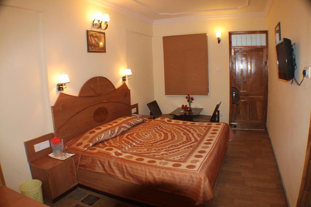 Hotel Prestige Shimla Rum bild